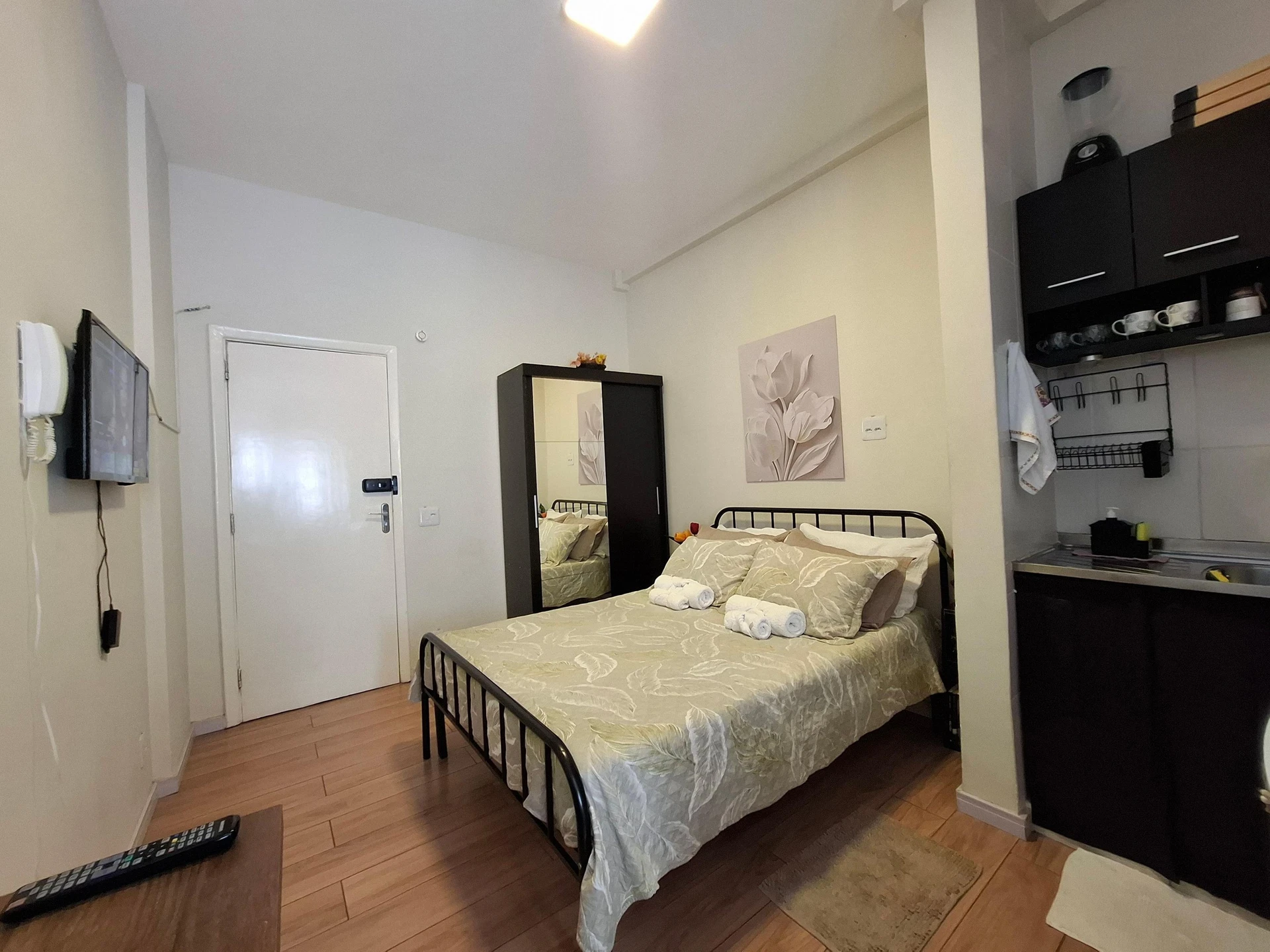 Studio com piso de madeira ou laminado, Santa Teresa — photo 5