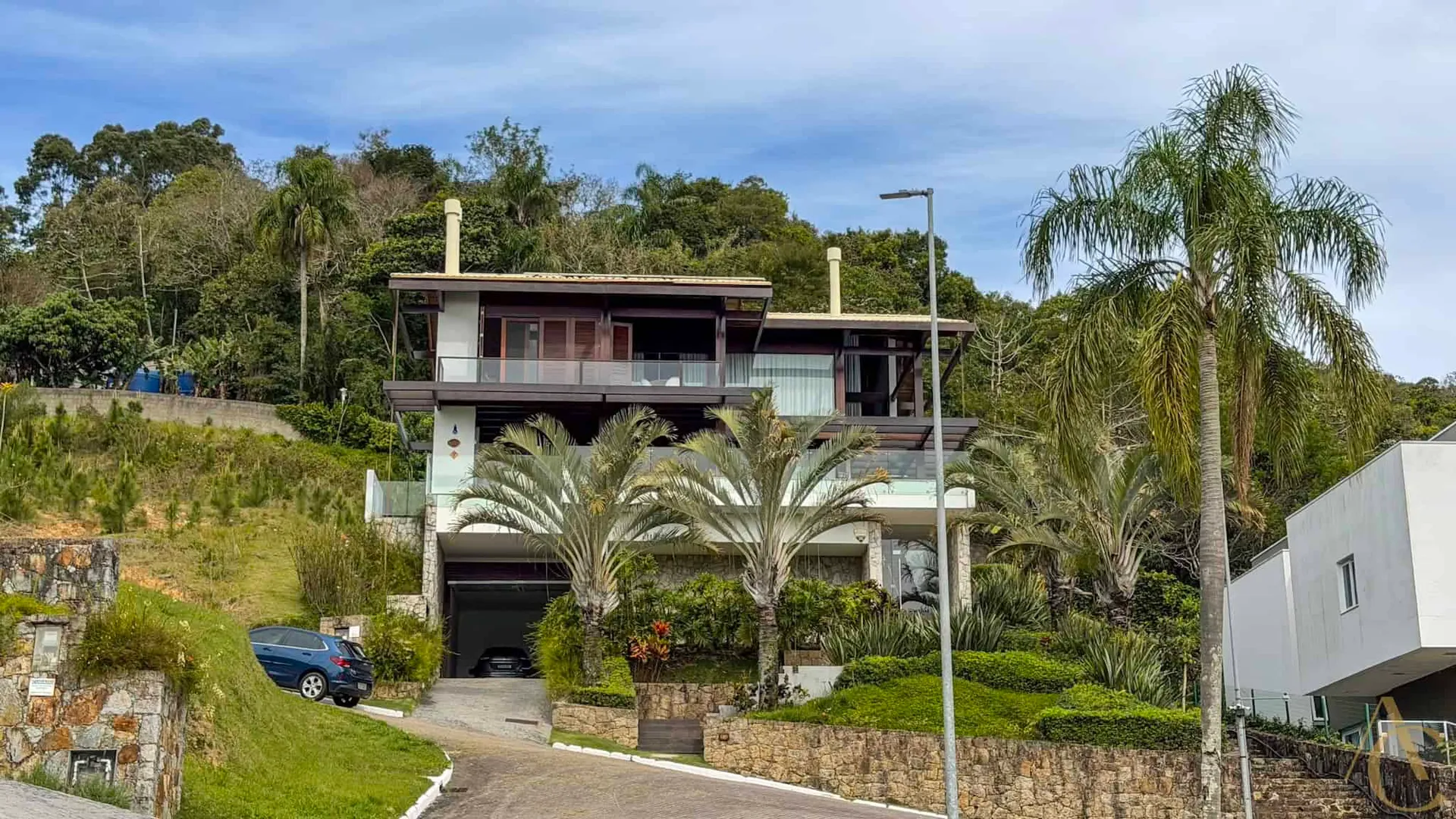 Furnished house, 689 m², with a grill on the balcony — photo 56