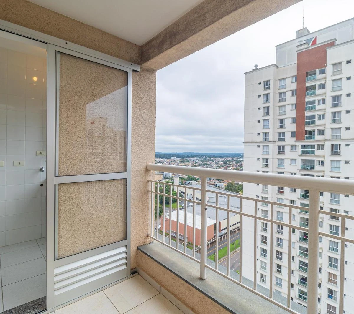 2-bedroom apartment with a washing machine in Curitiba — photo 21