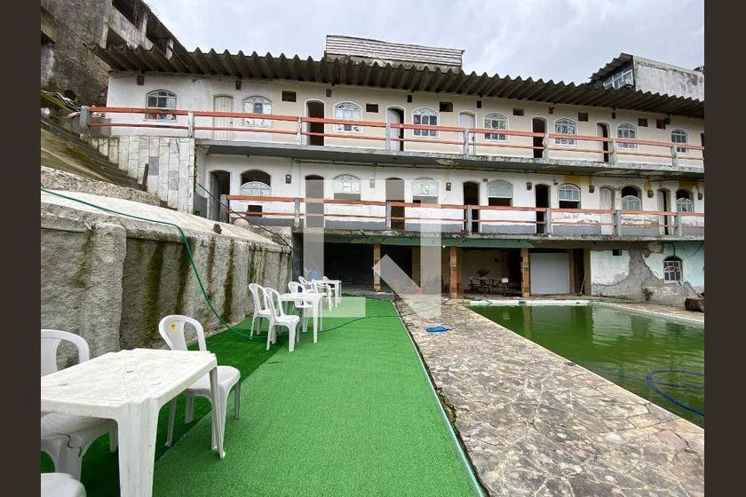 Studio in a building with a pool — photo 24