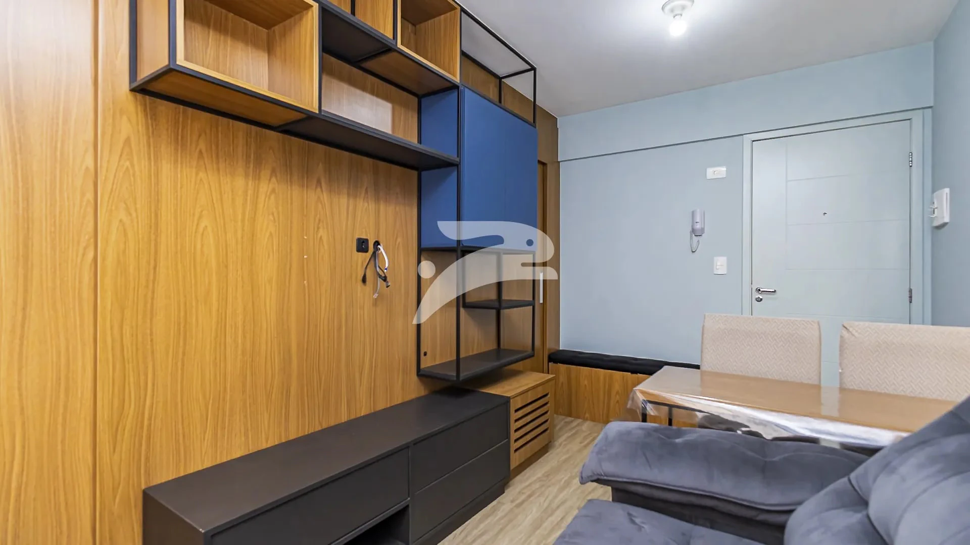 1-bedroom apartment with open-plan kitchen and electric stove — photo 5