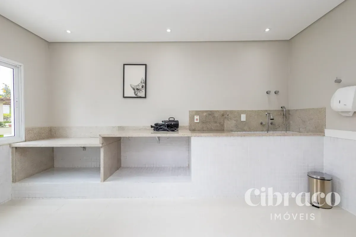 Balcony with a grill in a 2-bedroom apartment, 71 m² — photo 57