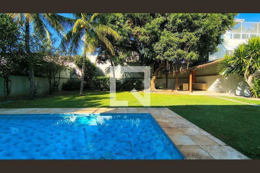 House with 4 bedrooms and a balcony with grill — photo 17