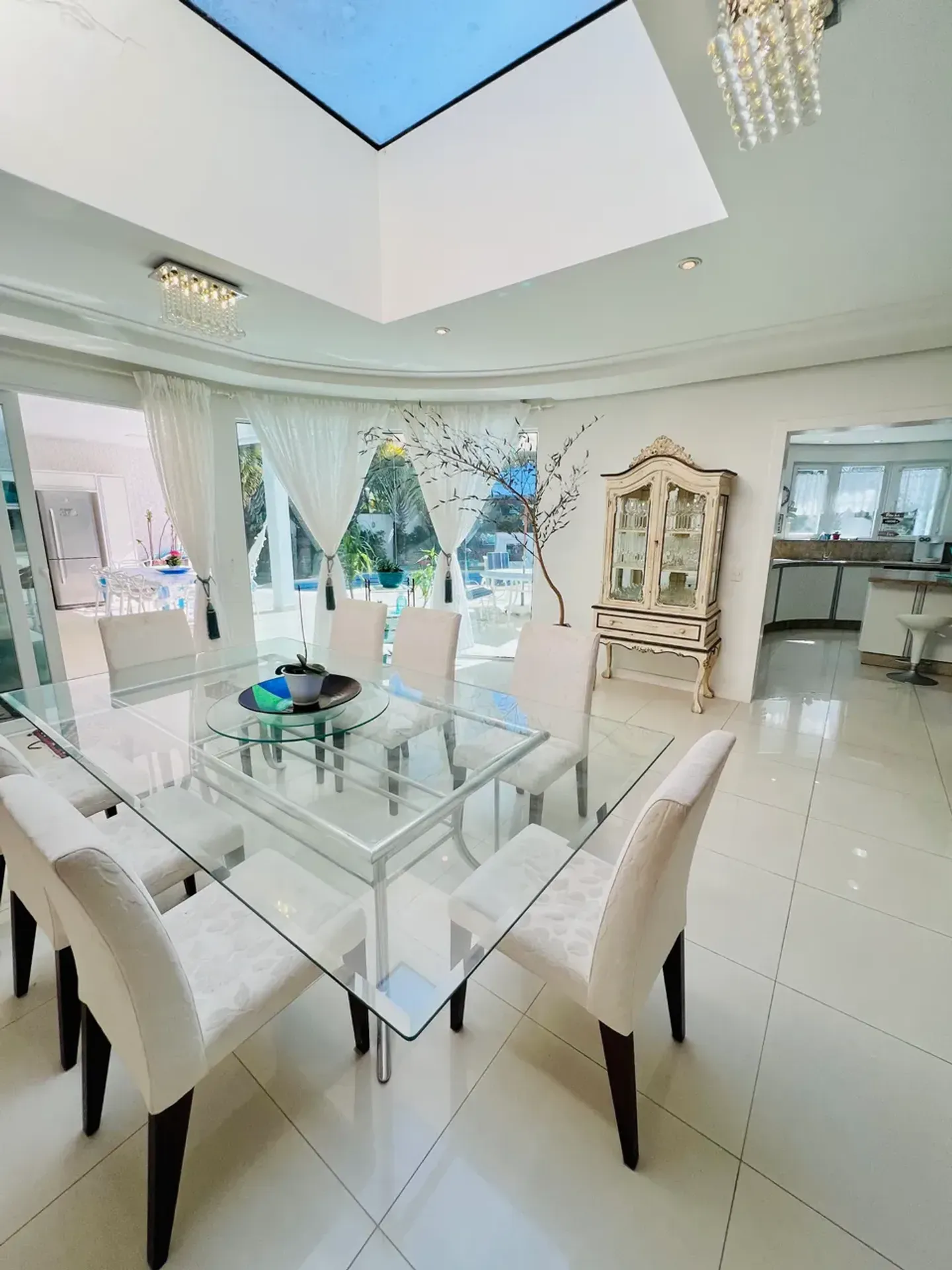 Furnished house with 7 bedrooms and open kitchen — photo 33