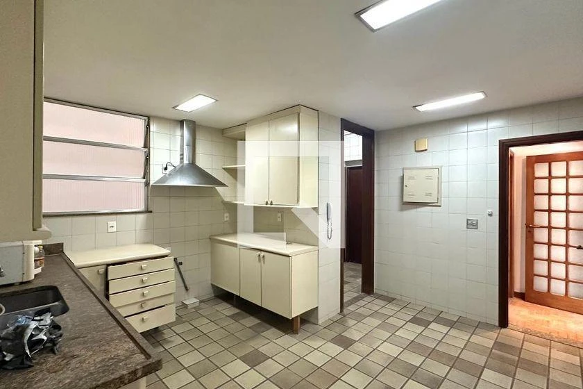 Rental apartment with 3 bedrooms and 190 m² — photo 27