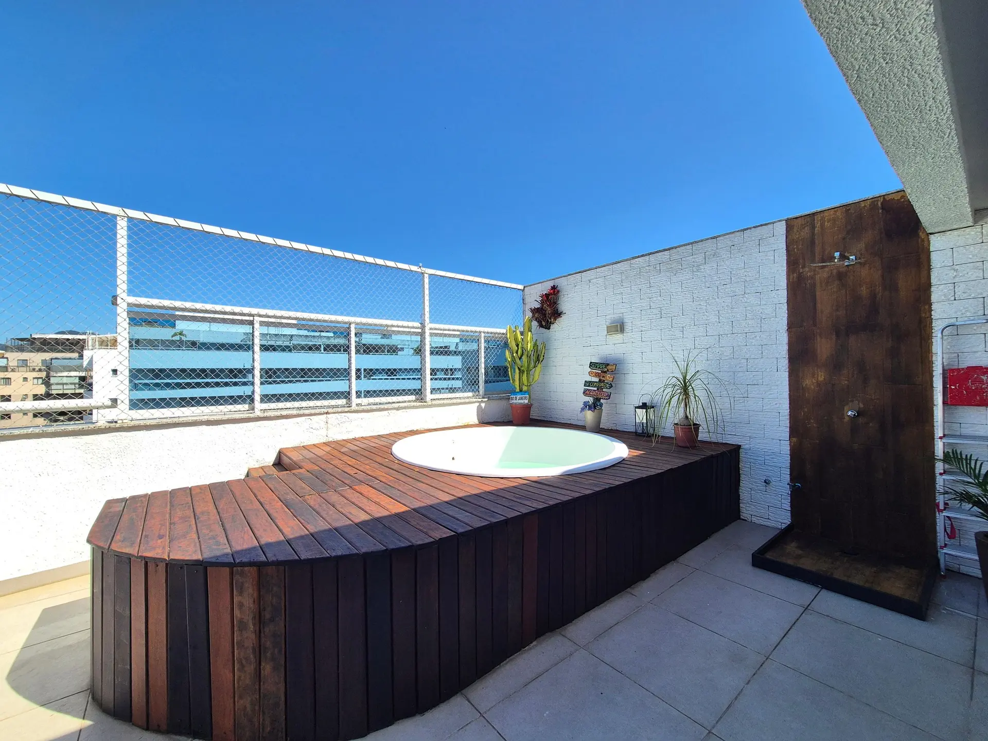 Furnished apartment with 5 bedrooms and open-plan kitchen — photo 3