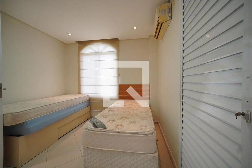 Furnished house, 350 m², with a glass-enclosed balcony — photo 14