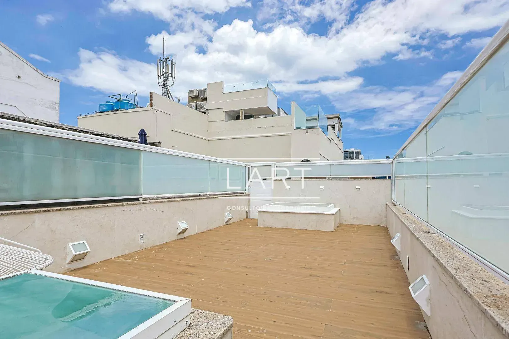Apartamento com 4 dormitórios e 350 m²; área social ampla — photo 2