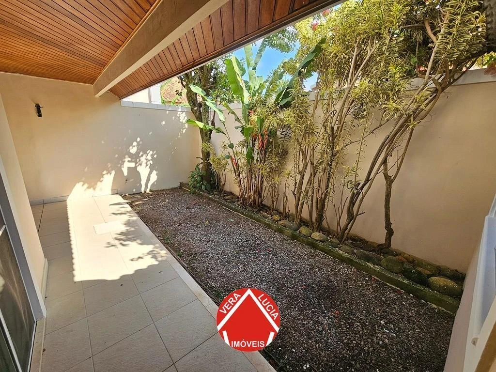 Casa, 600 m², com closet — photo 11