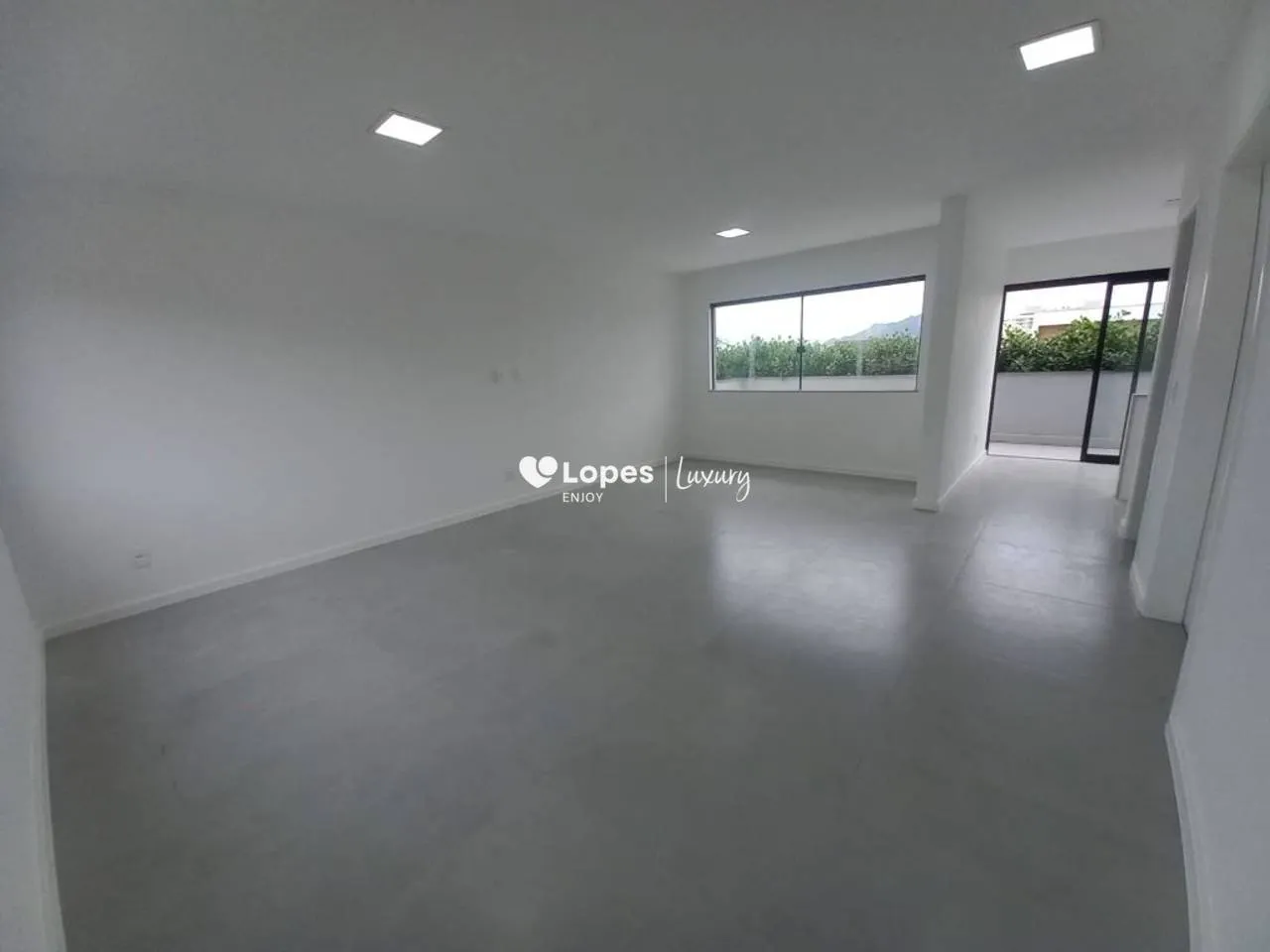 Unfurnished 4-bedroom house with 5 bathrooms and 329 m² — photo 41
