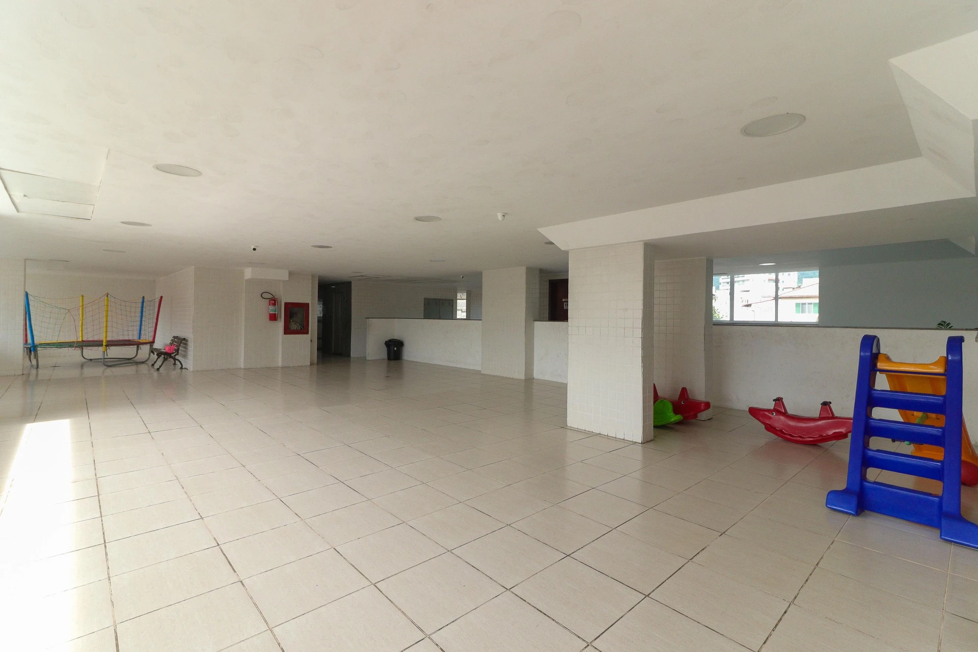 105 m² apartment with a home office and a washing machine — photo 26