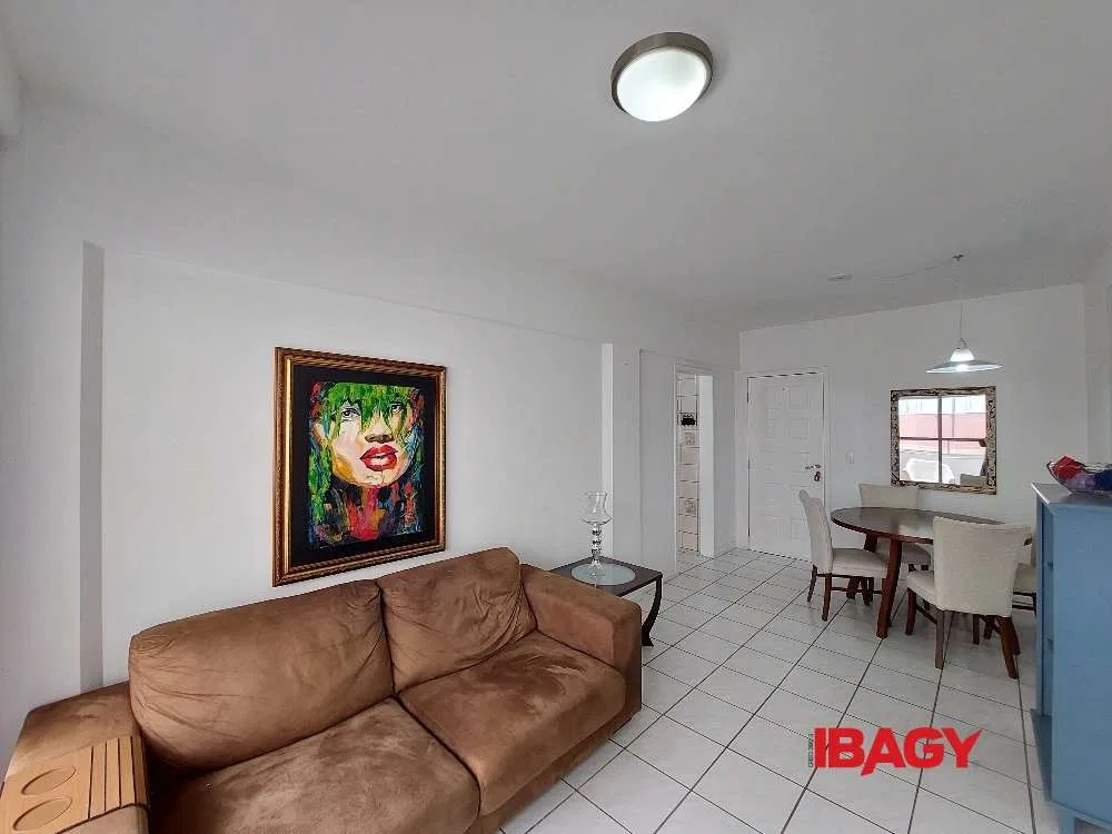 2-bedroom apartment with a washing machine in Florianópolis