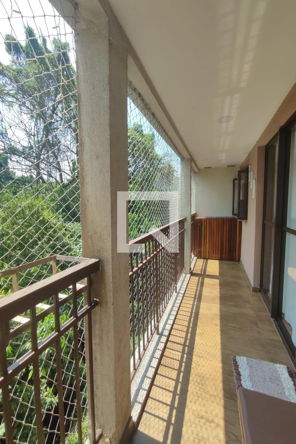 Apartamento de 89 m² com janelas do piso ao teto e closet — photo 67