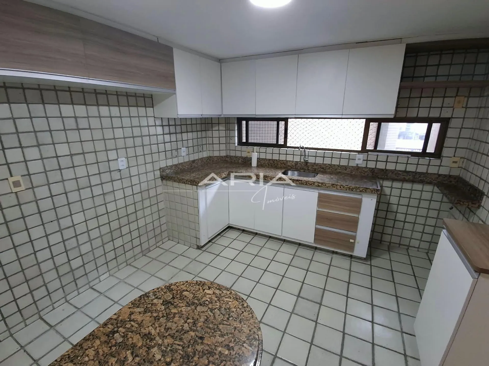 Apartamento para locação com 4 quartos e 145 m²