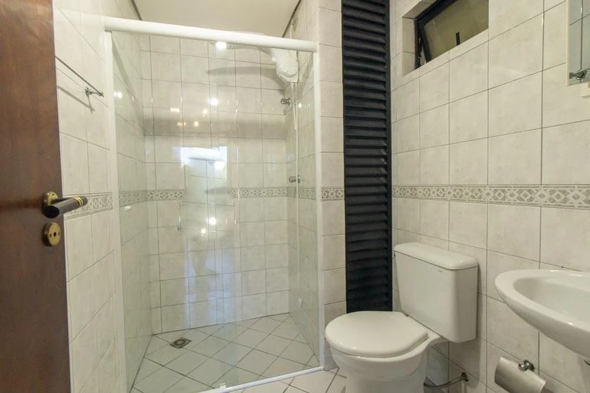 Unfurnished studio-style 1-bedroom with a balcony — photo 4