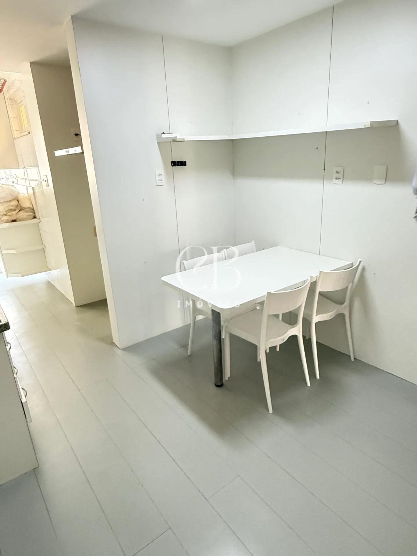 Apartment with 4 bedrooms and a glass-enclosed balcony — photo 16