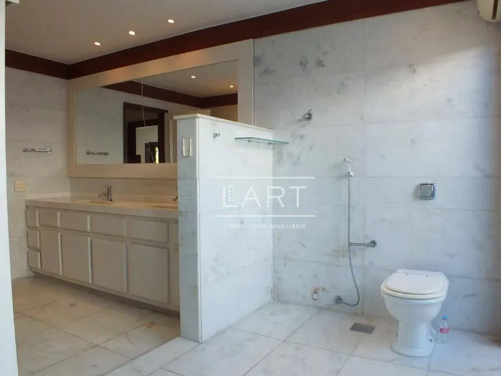 House with 4 bedrooms and 5 bathrooms, 962 m² and 2 parking — photo 30