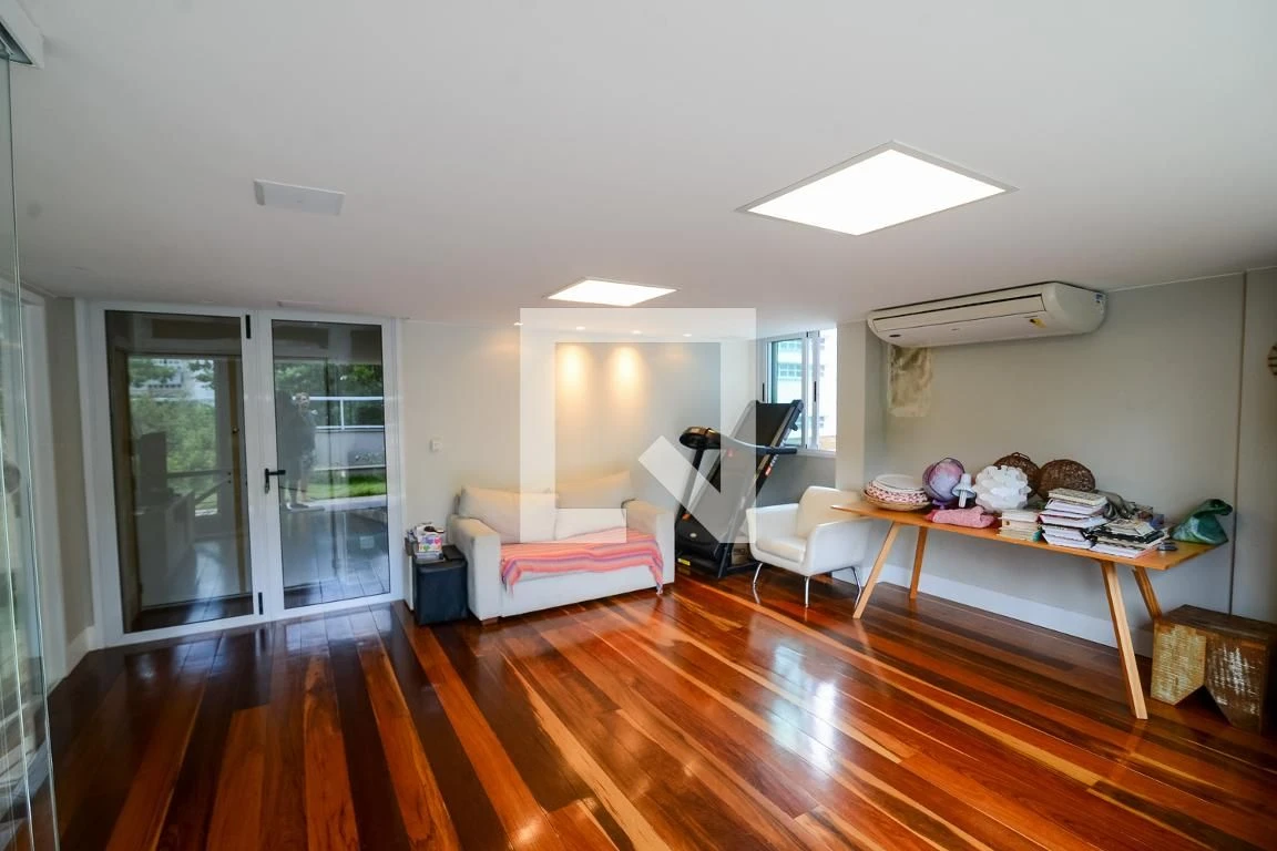 Furnished 4-bedroom apartment with 4 bathrooms — photo 26