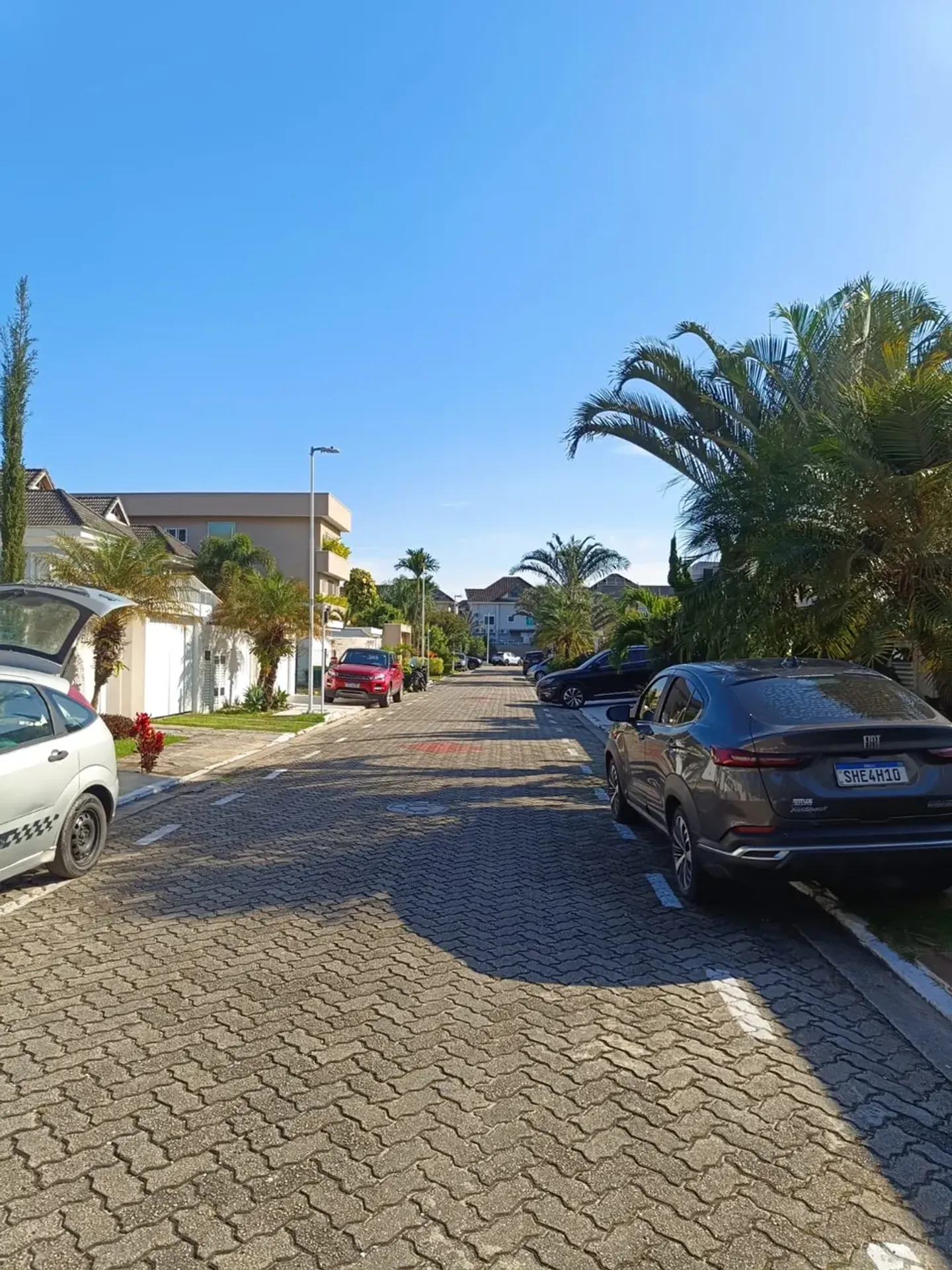 House with 4 bedrooms and 5 bathrooms — photo 46