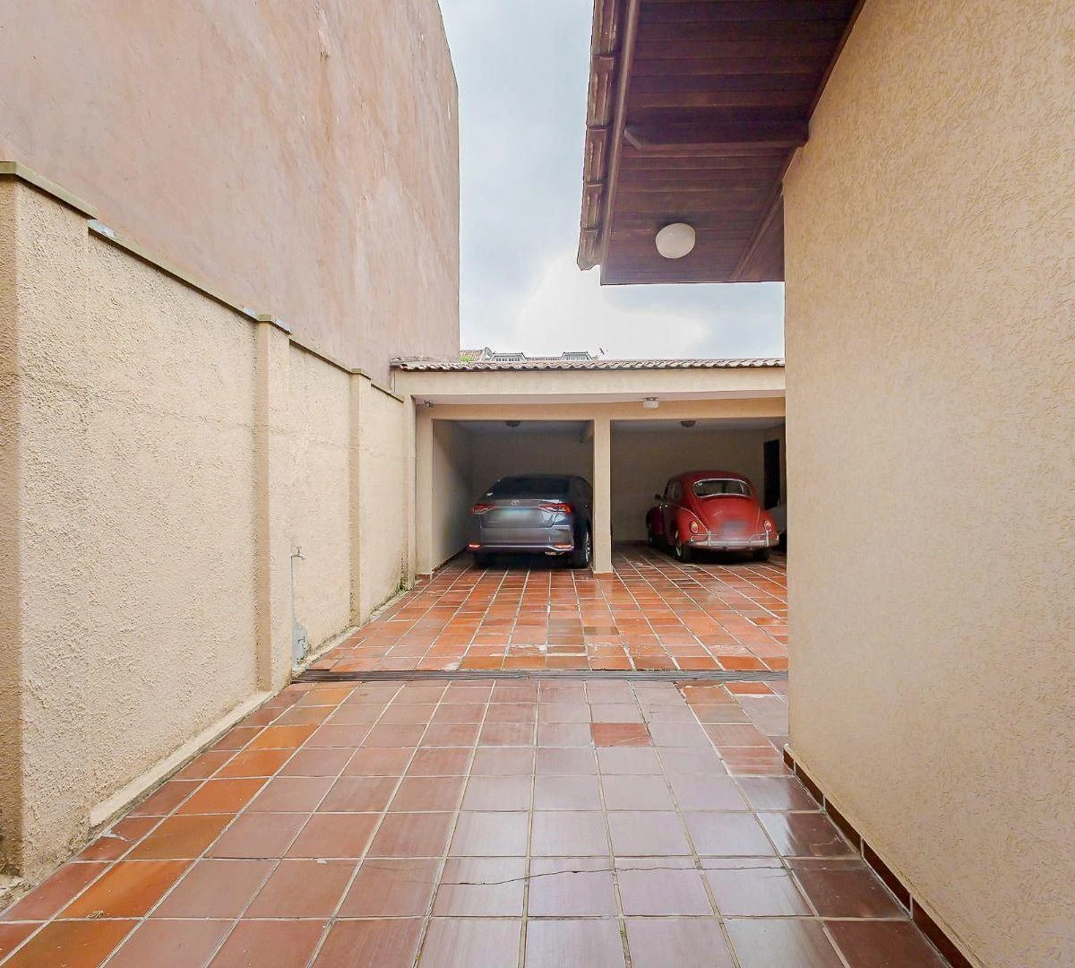 House with 4 bedrooms and 5 parking spaces — photo 25