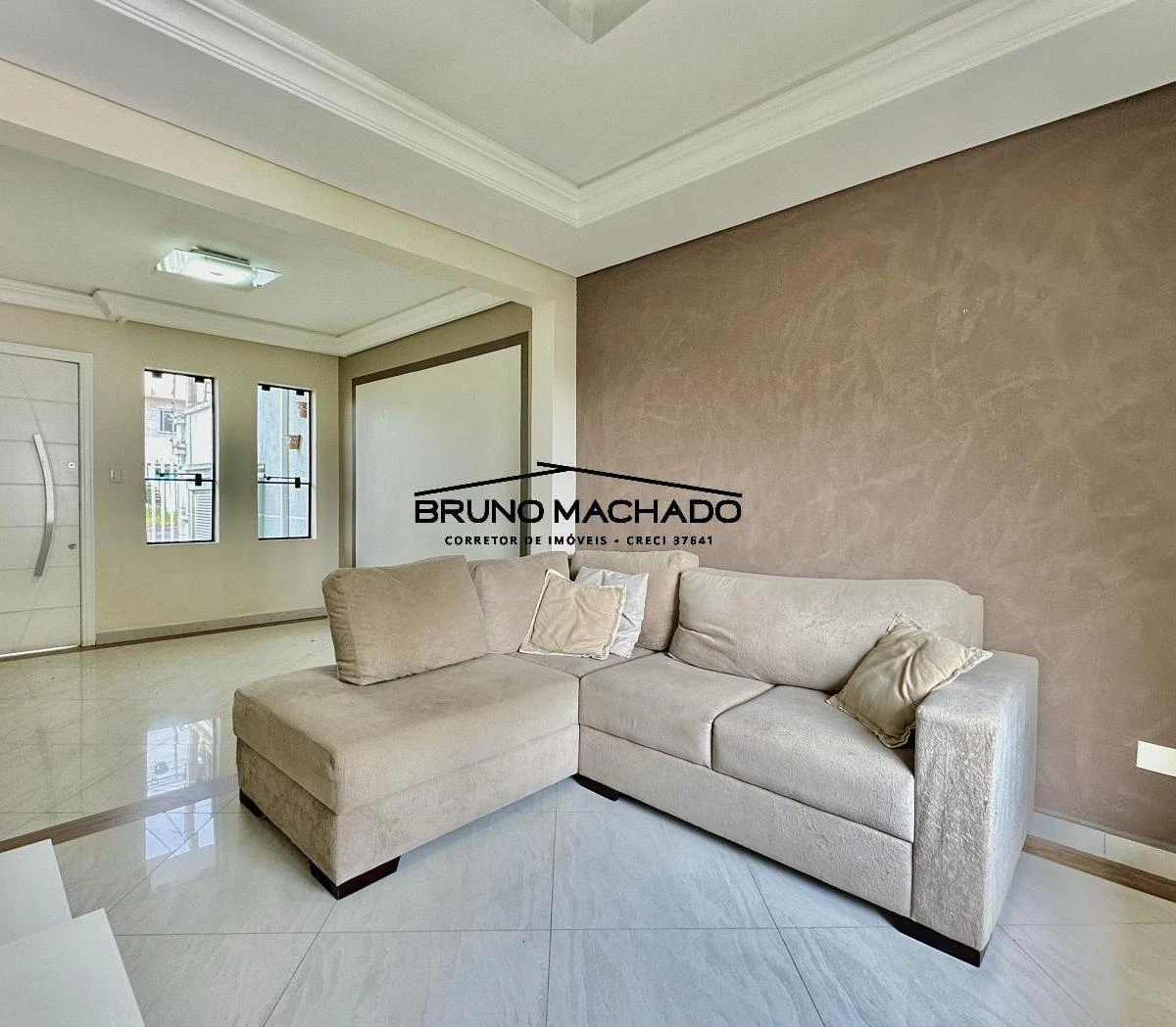 3-bedroom house with a walk-in closet in Curitiba — photo 41