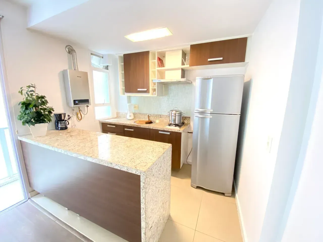 Furnished 2-bedroom apartment with 2 bathrooms — photo 2