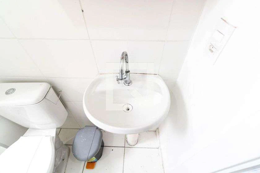 Apartamento de 49 m² com box de vidro no banheiro — photo 15