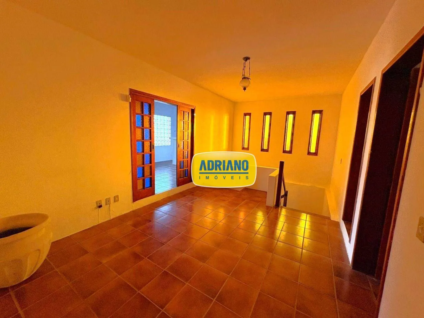 House with 5 bedrooms and 4 parking spaces, 400 m² — photo 3