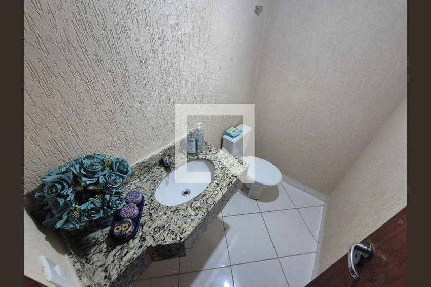 Rentable house with 4 en-suite bedrooms and 320 m² — photo 17