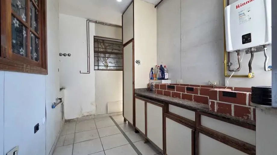 190 m² apartment with 4 bedrooms and 4 bathrooms — photo 33