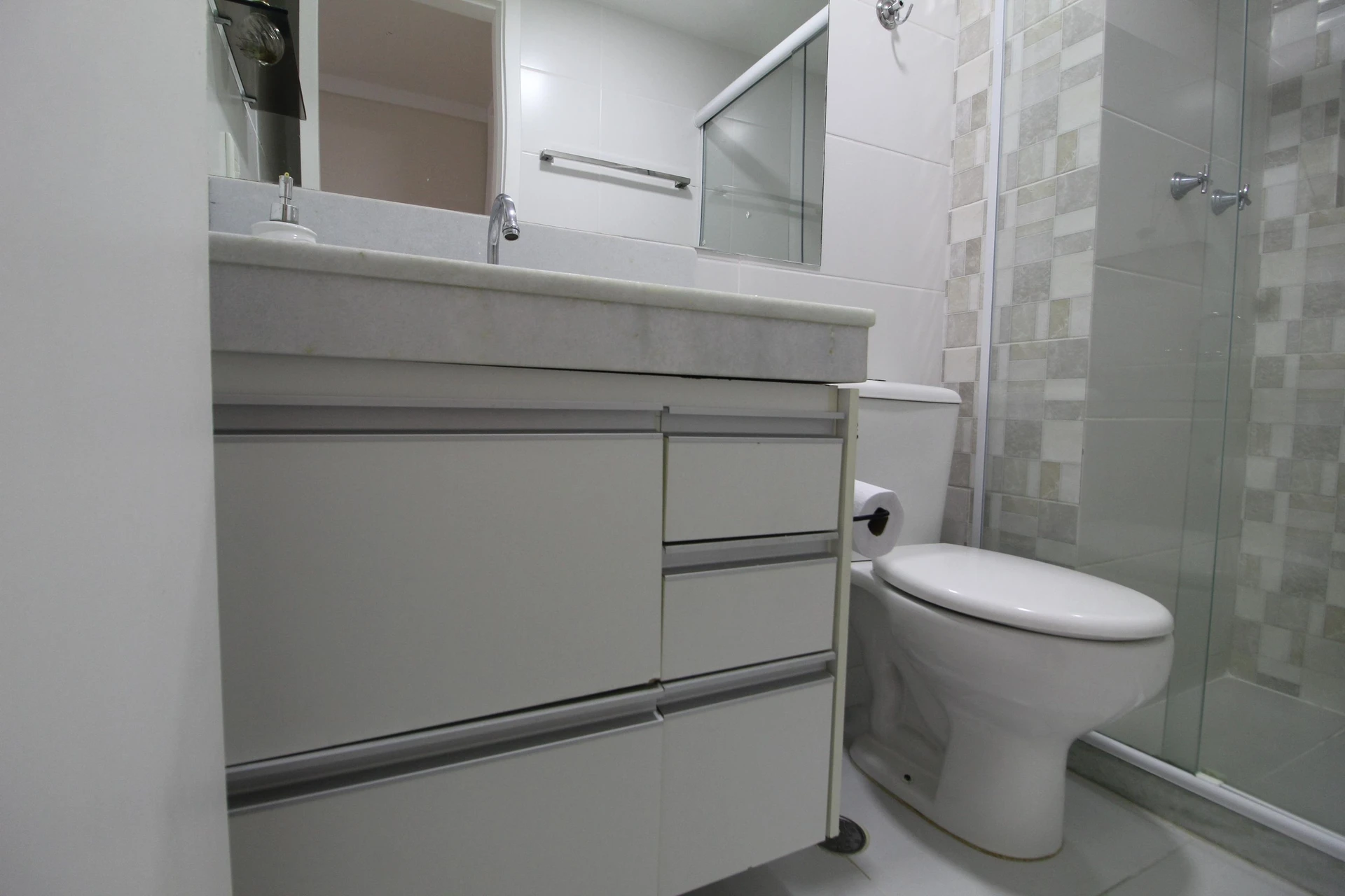 Apartamento com 2 quartos e varanda, 2 banheiros — photo 2
