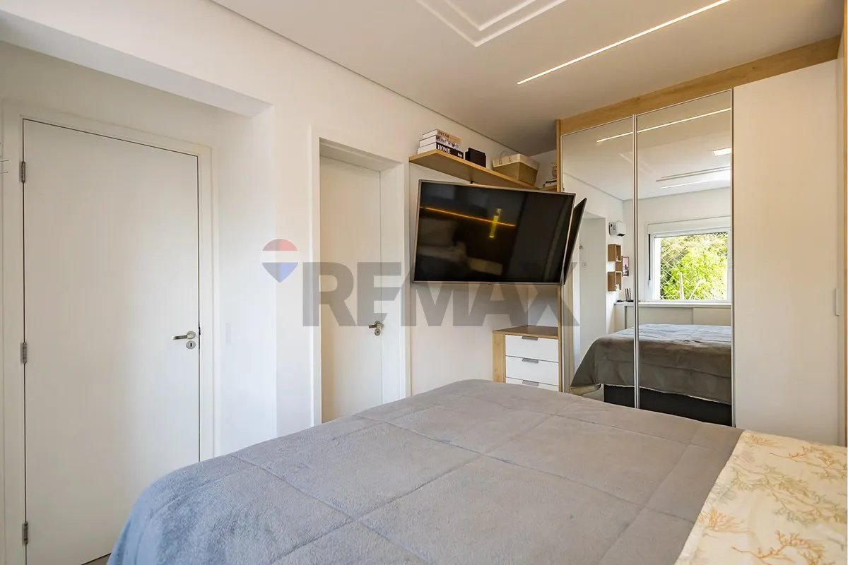 Glass-enclosed balcony in a 2-bedroom apartment, 69 m² — photo 9