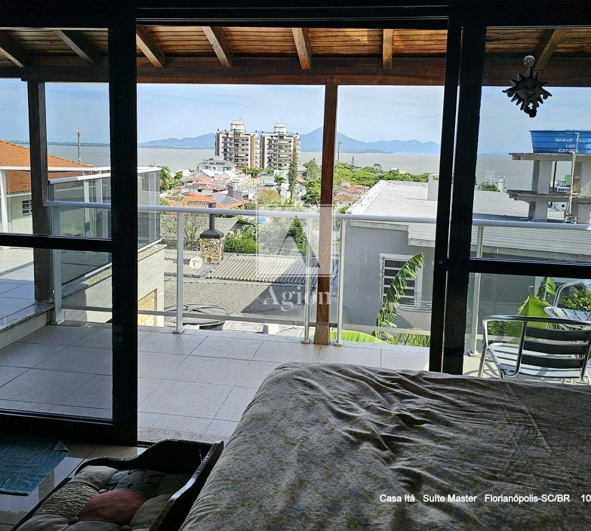 Vista al agua y 3 dormitorios: casa de 405 m² — photo 4