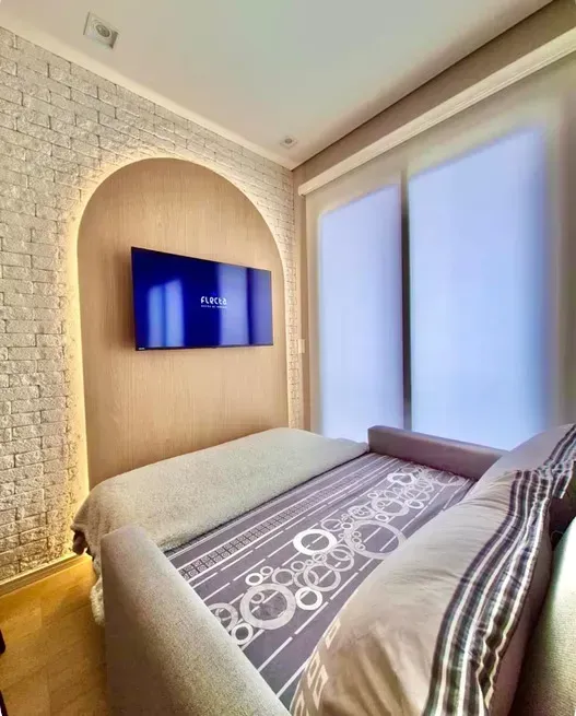Furnished 1-bedroom apartment with open-plan kitchen — photo 7