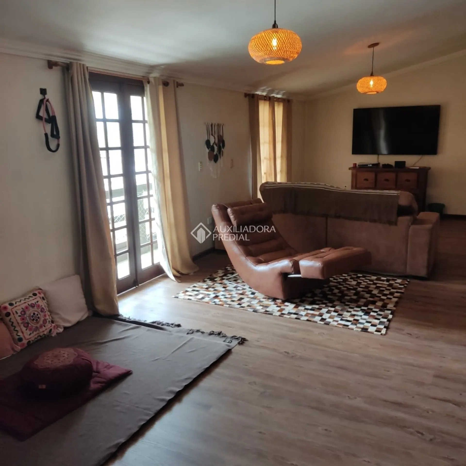 Furnished house, 295 m², with a fireplace — photo 16