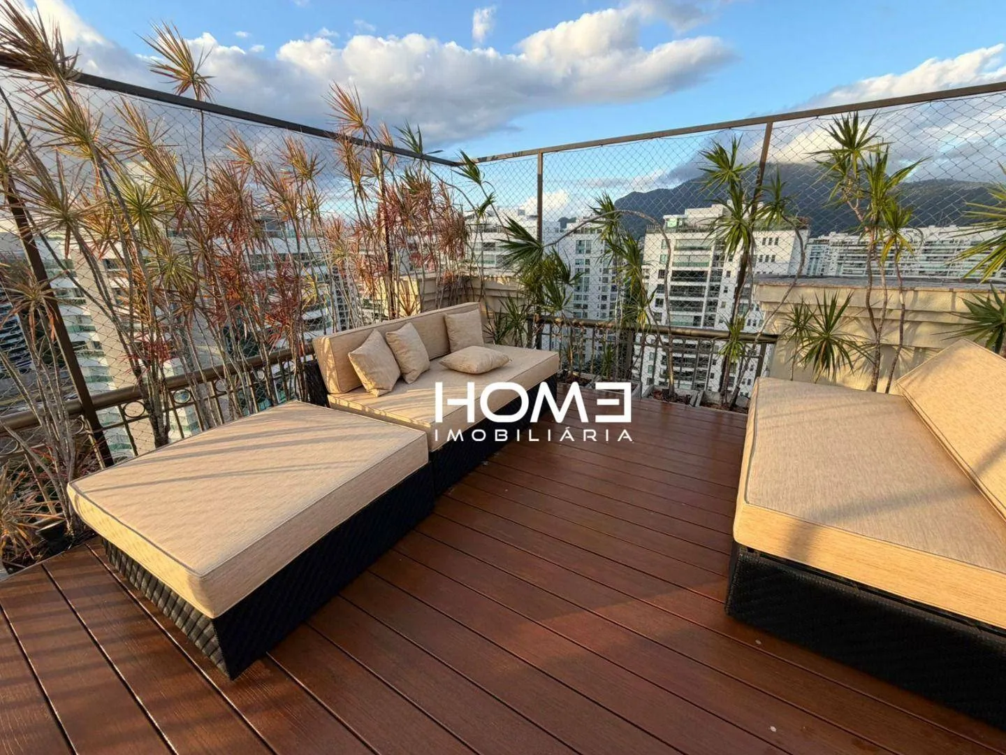 Furnished apartment, 365 m², with floor-to-ceiling windows — photo 40