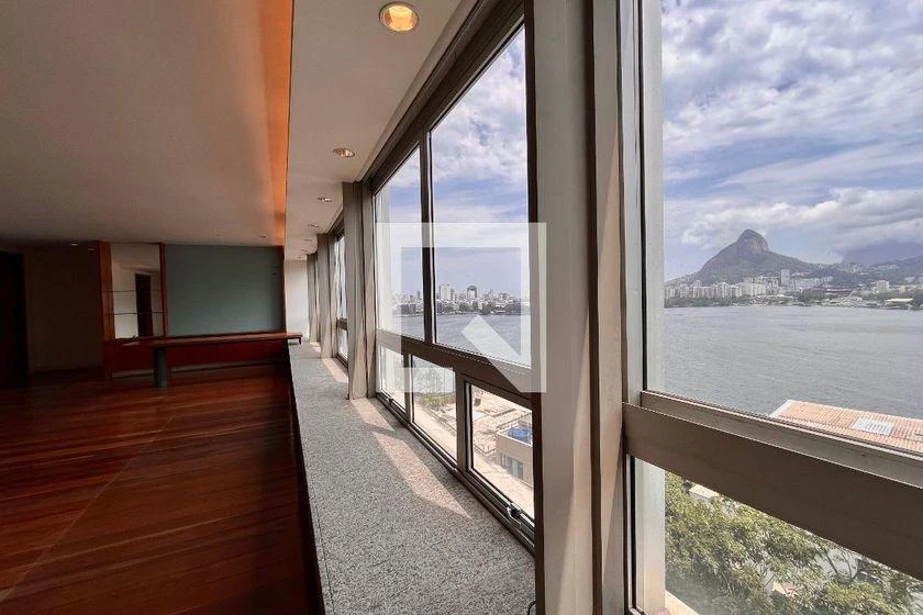 3-bedroom apartment with a water view in Rio de Janeiro — photo 14
