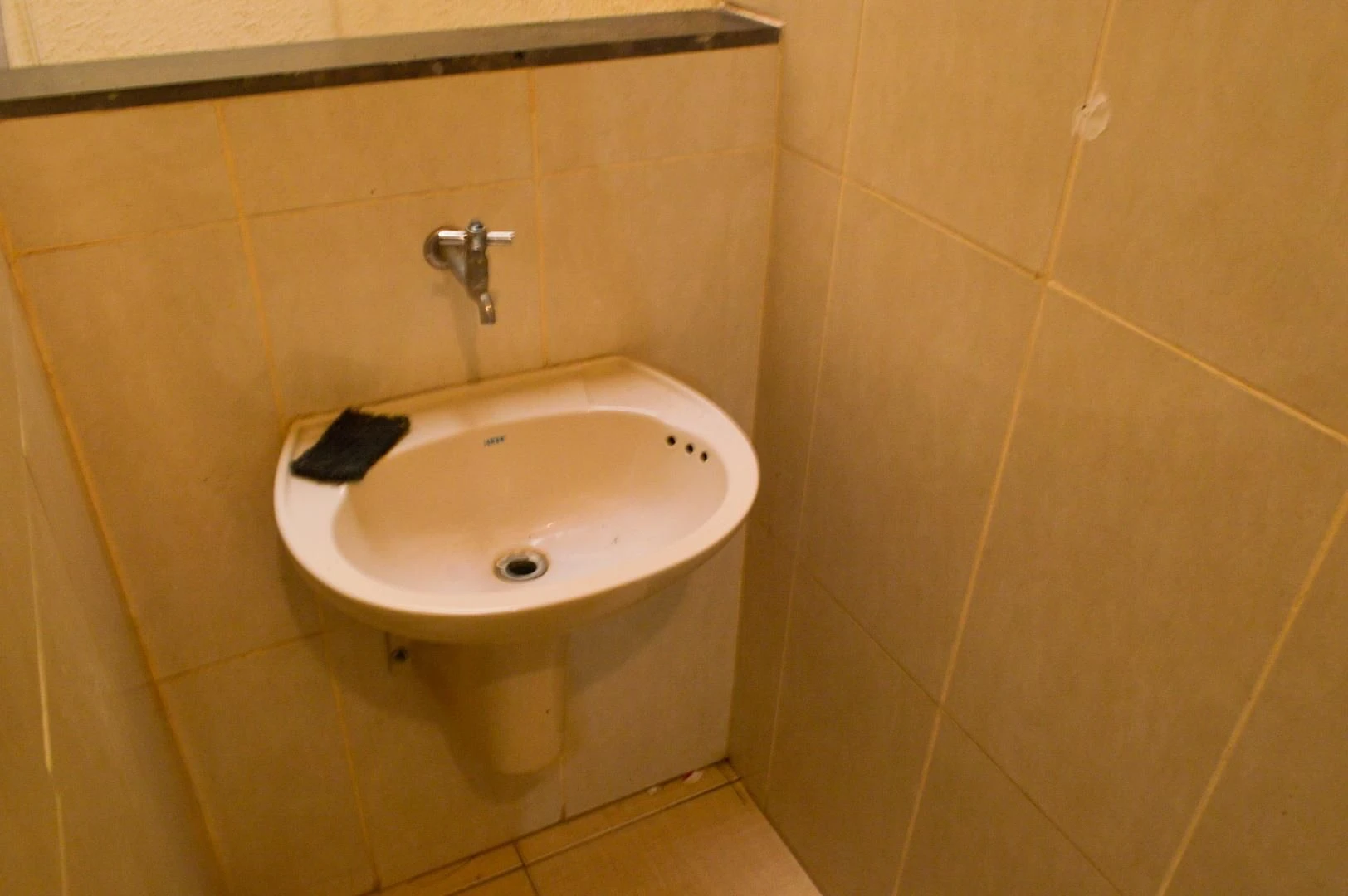 1-bedroom apartment with 1 bathroom and a small kitchenette