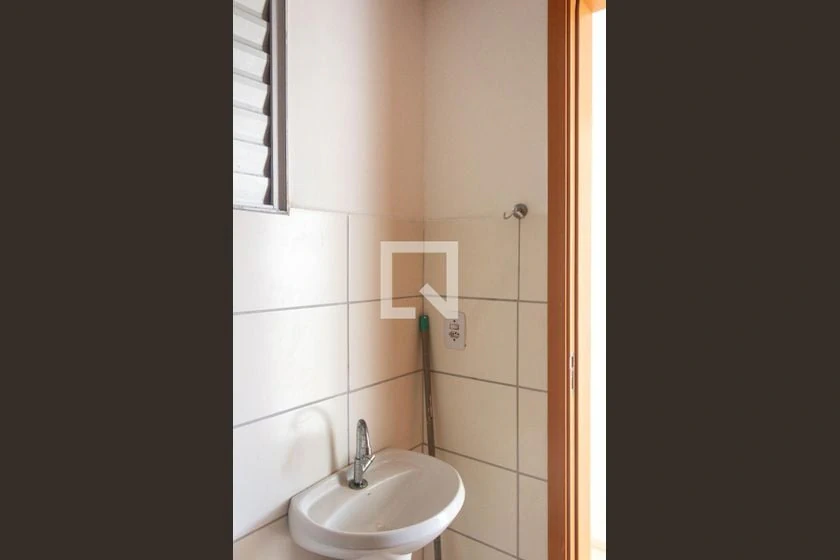 2-bedroom apartment in a building with a gym — photo 13