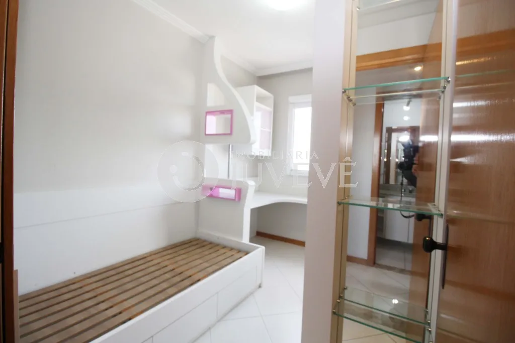 Apartment, 93 m², with a glass-enclosed balcony — photo 14