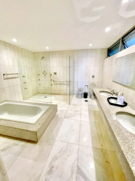 Ванна та 5 спалень: квартира 677 м² — photo 12