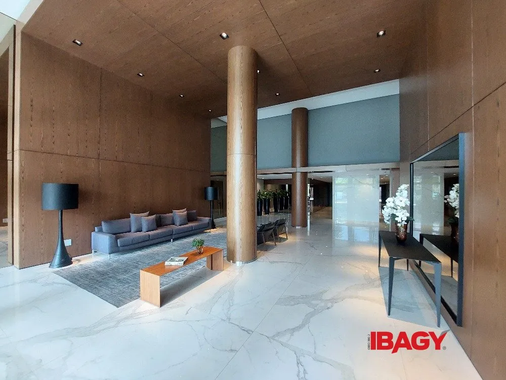 Furnished 2-suite apartment with enclosed balcony — photo 15
