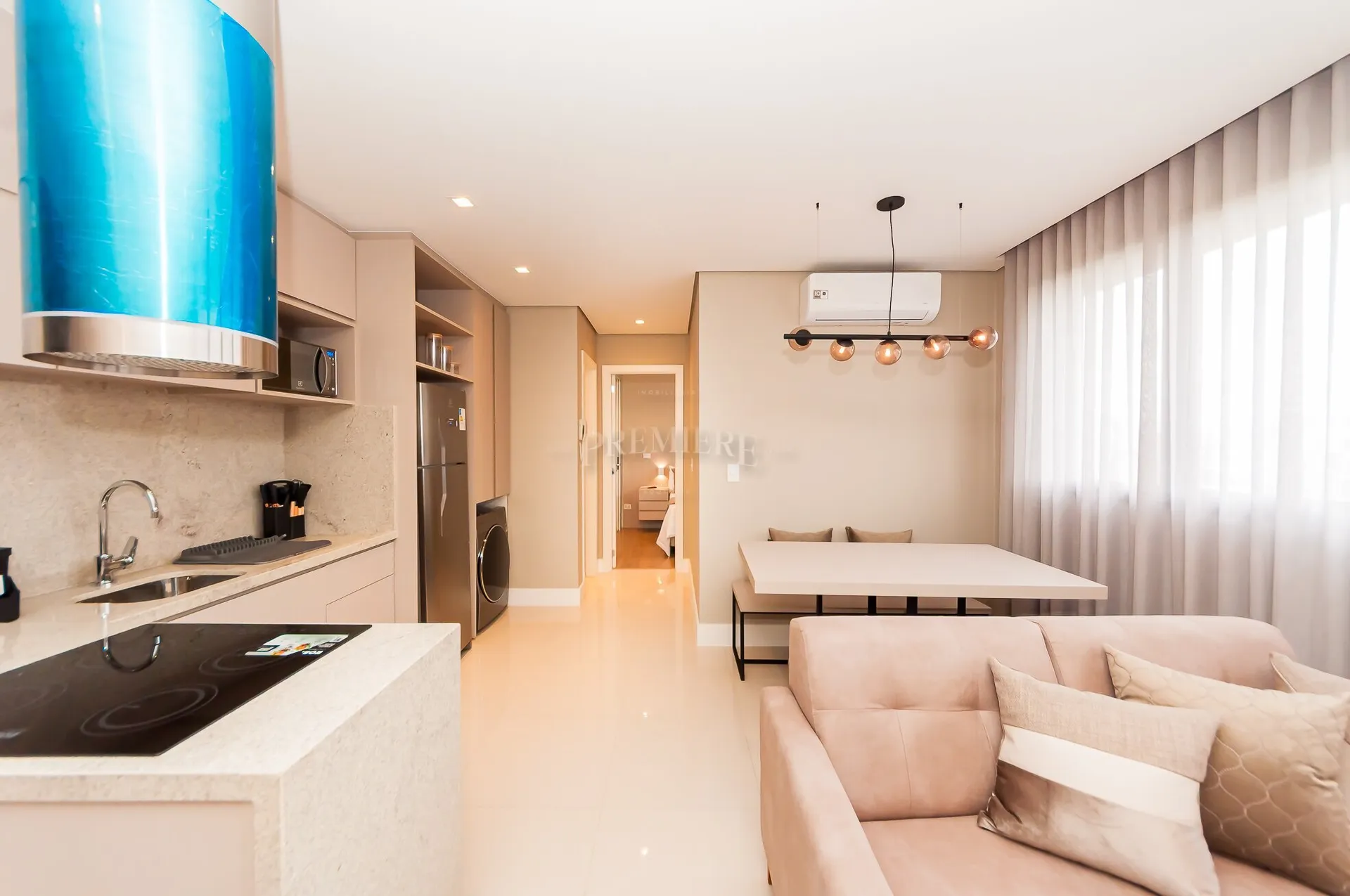 Furnished 1-bedroom apartment with an open-plan kitchen — photo 2