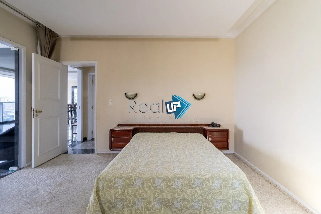 Condominium house with 5 bedrooms and 1081 m² plus laundry — photo 32