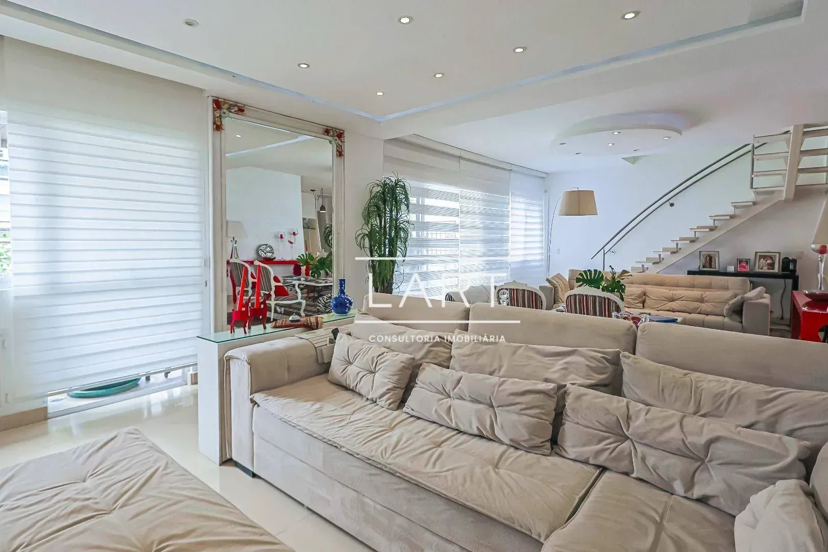 Apartamento com 4 dormitórios e 350 m²; área social ampla — photo 10