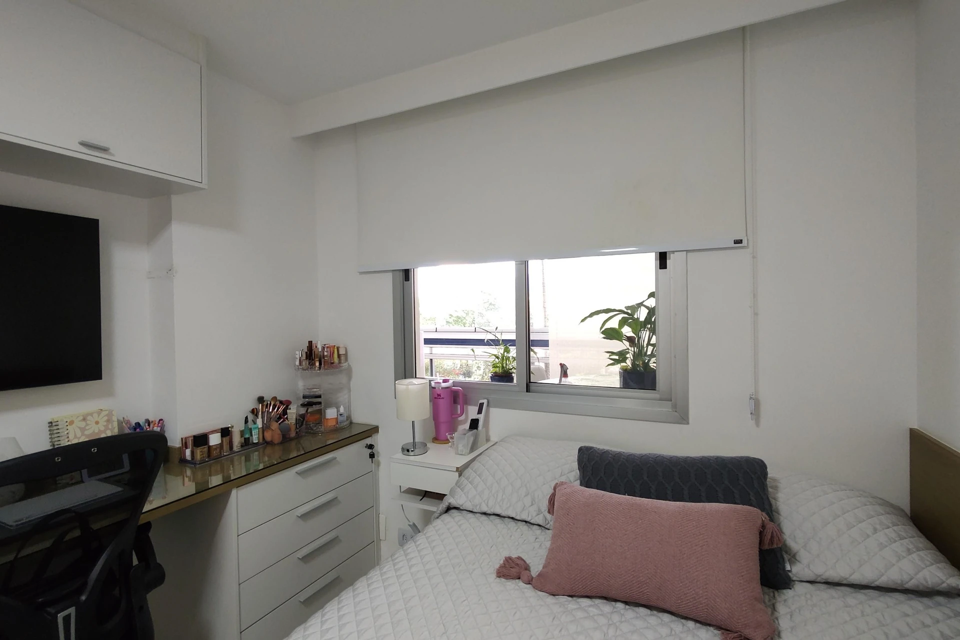 3-bedroom apartment with a walk-in closet — photo 21