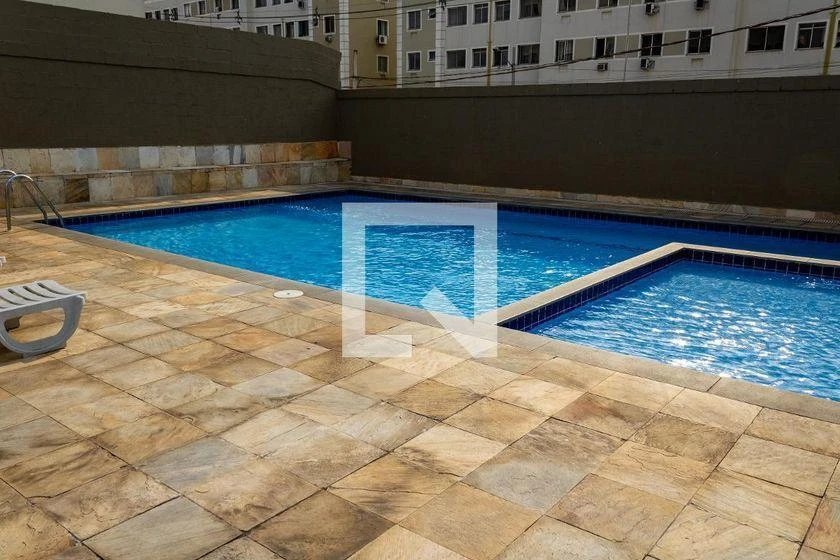 Apartamento de 2 quartos em condomínio com piscina — photo 2