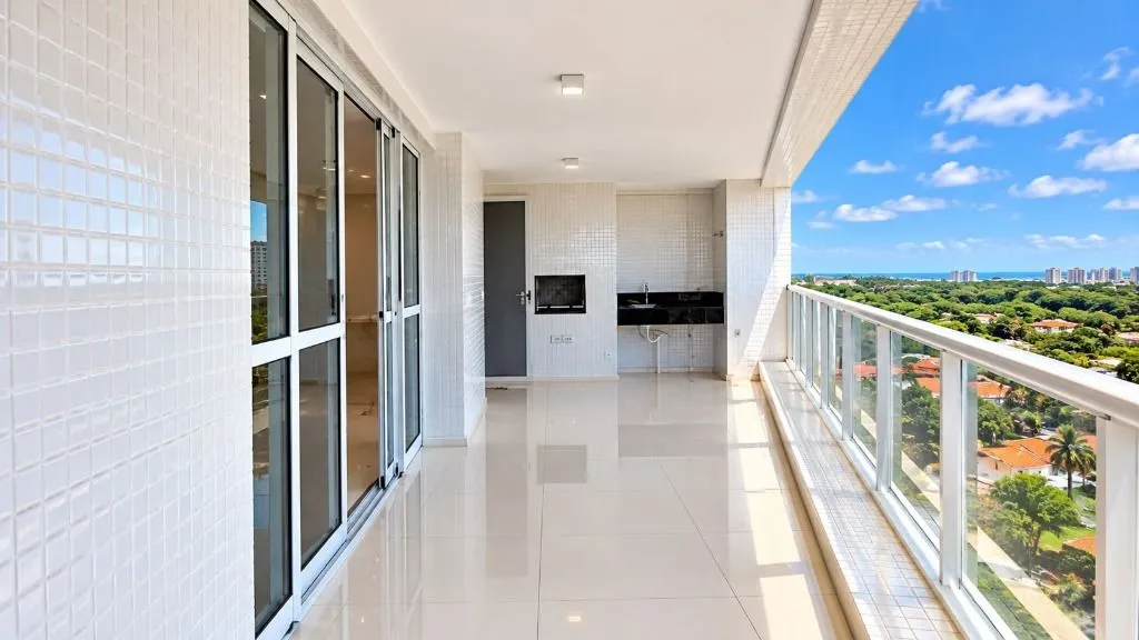 335 m² apartment with a bathtub and a water view — photo 2