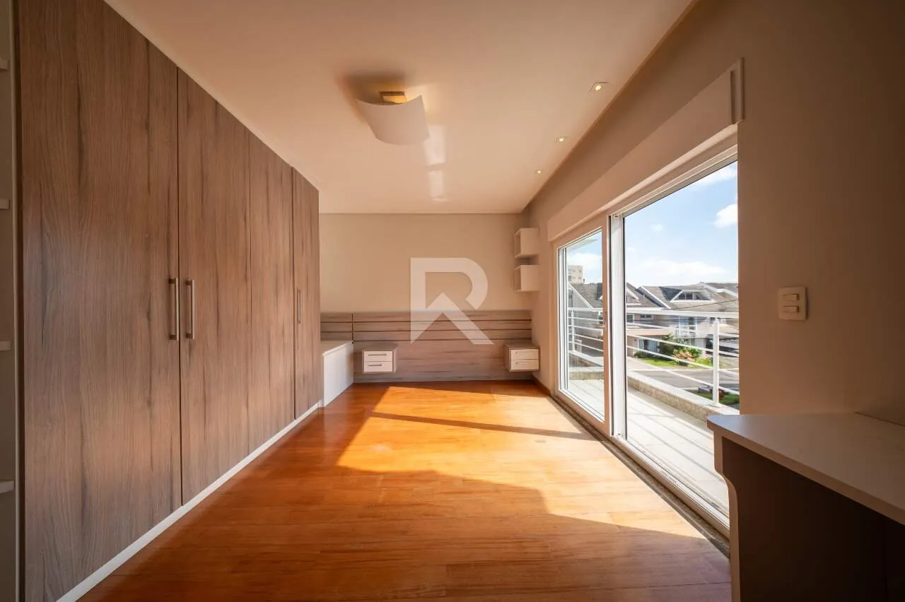 House with 4 bedrooms, private garden and 4 parking — photo 34