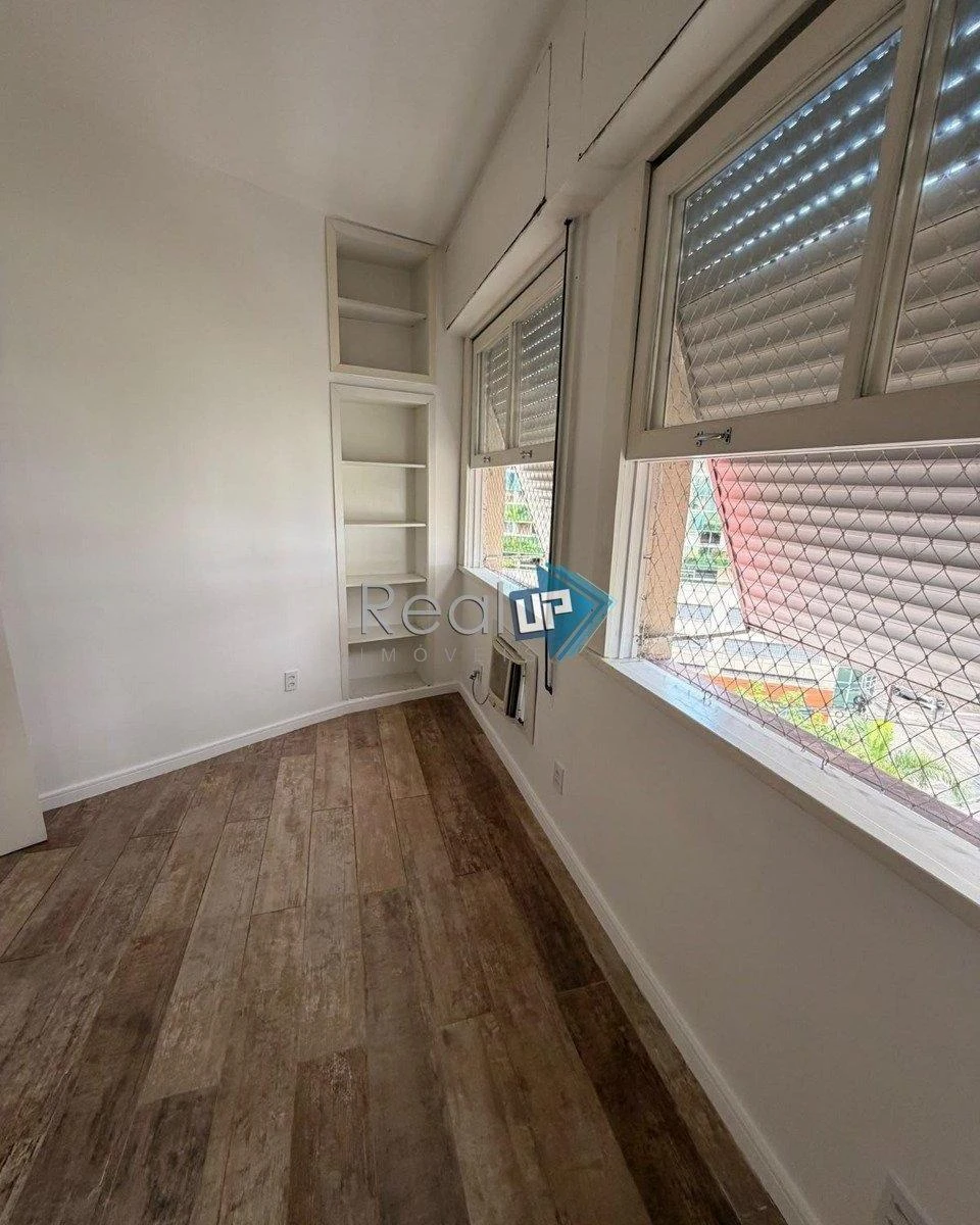 Apartment, 52 m², with floor-to-ceiling windows — photo 25